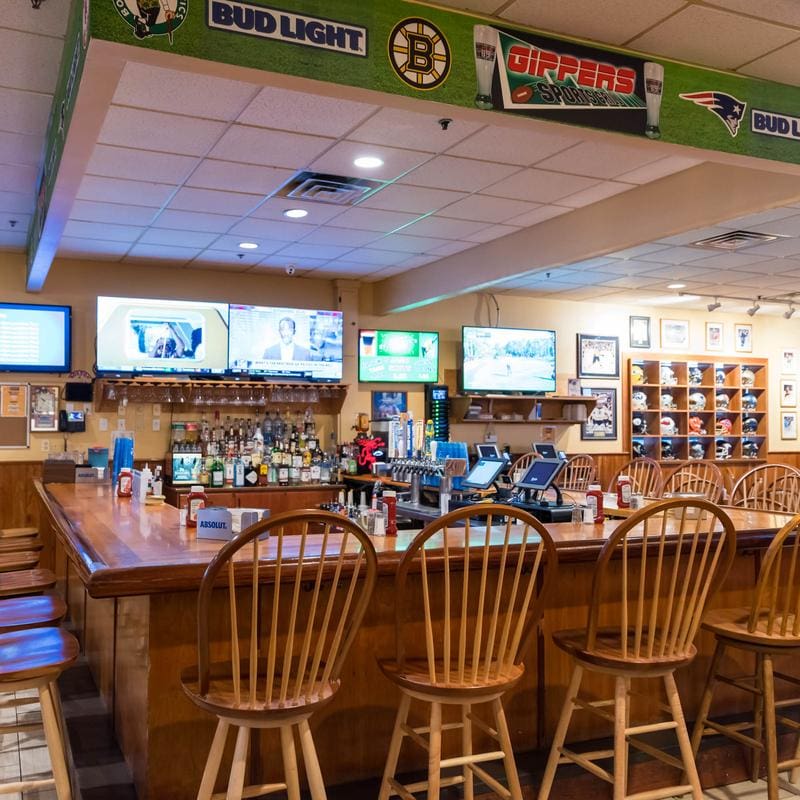 Gippers - 17 Seat Bar