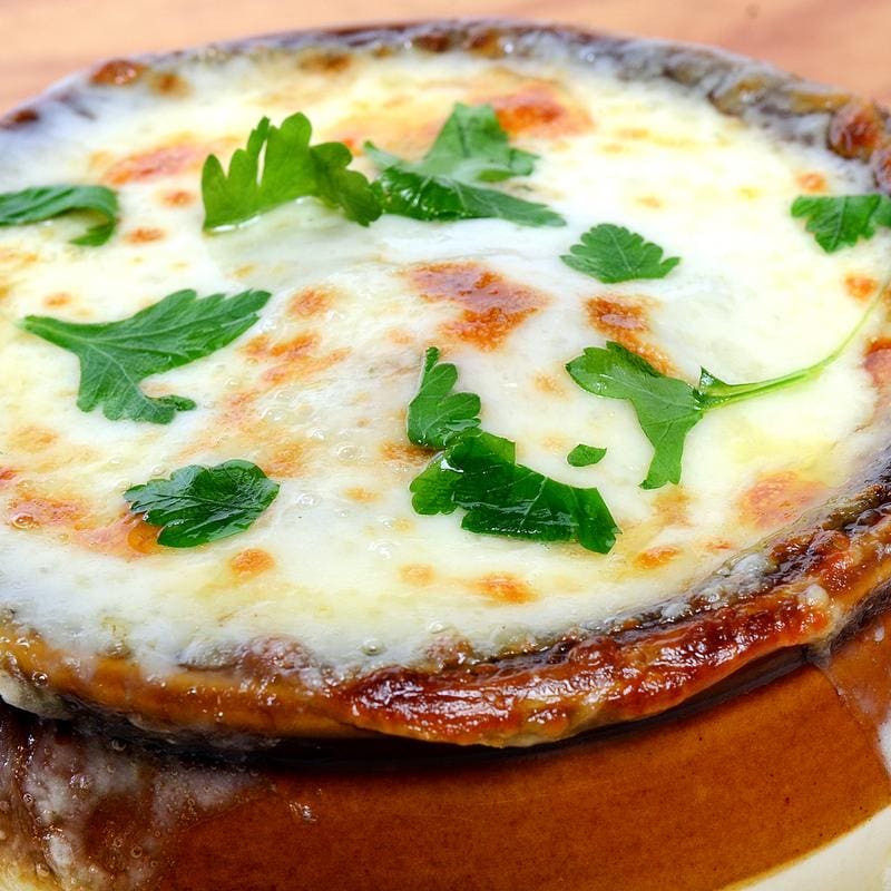 FRENCH ONION SOUP AU GRATIN