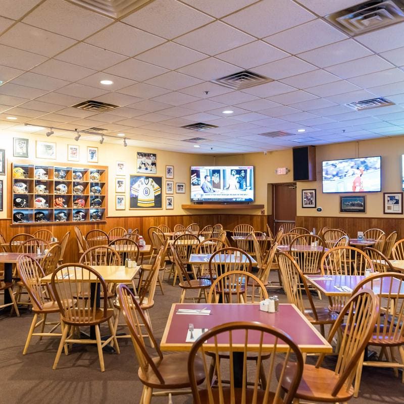 Gippers Sports Grill - Main Dining Room